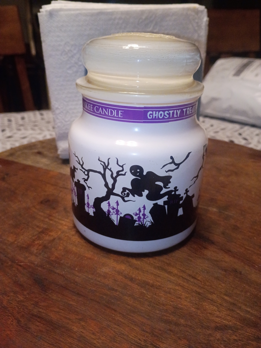 Yankee Candle Ghostly Treats 14.5 oz Halloween Rare HTF Discontinued Unburned